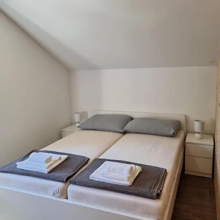 Jungic, Rab Apartmán *