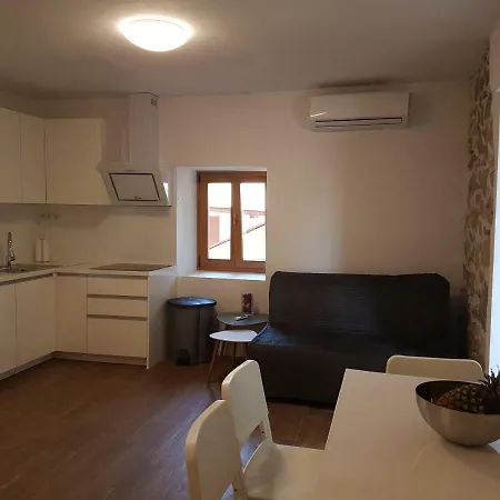 Jungic, Rab Apartment