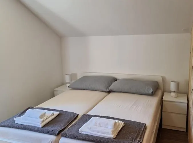 Jungic, Rab Apartman *