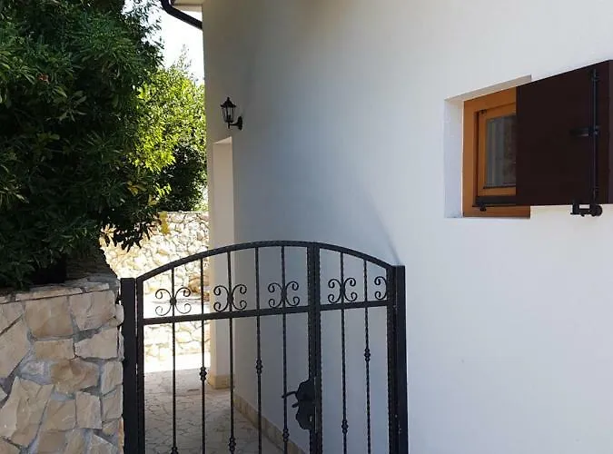 Jungic, Rab Apartman